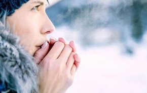 لماذا تشعر المرأة بالبرد أكثر من الرجل؟