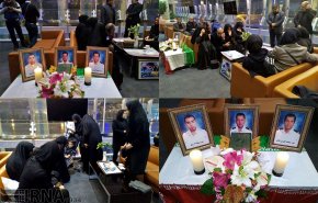 عکس/ خانواده های خدمه نفتکش سانچی در انتظار ورود پیکر سه تن از جانباختگان