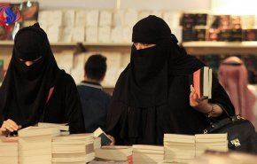 بعد الانفتاح.. كتاب حكومي سعودي يثير جدلا لأنه يقلل من شأن المرأة