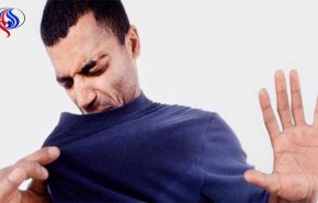 كل ما تريدون معرفته عن التخلص من رائحة العرق الكريهة طبيعيًا