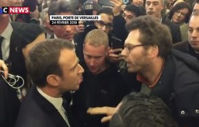 بالفیديو...  فلاح يوبخ الرئييس الفرنسي، تكلم معي بادب!