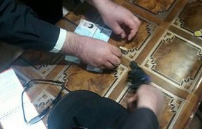عکس/ پیدا شدن اسلحه نیروهای امنیتی هواپیما ای تی آر ۷۲  سقوط کرده آسمان و تعدادی کارت ملی