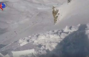 فيديو.. متزلج لبناني يصور نجاته من الموت بأعجوبة نتيجة انهيار ثلجي
