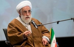 آیت‌الله جنتی: بعضی کالاهای قاچاق از مبادی گمرک وارد می‌شوند