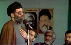 فیلم/ انفجار بمب در نمازجمعه تهران هنگام خطبه‌ آیت‌الله خامنه‌ای