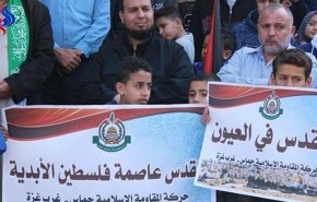 بالصور.. حماس تنظم وقفة دعما للقدس
