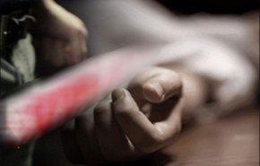 شاب حاول طعن شقيقه فقتل والدهما بالخطأ!
