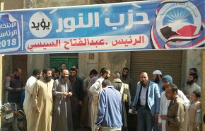 بالصور.. حزب النور يدعم السيسي بإحتشاده أمام اللجان الانتخابية 