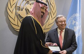 اعطای چک 1 میلیارد دلاری بن‌سلمان به گوترش در مقابل دوربین‌ها + تصاویر