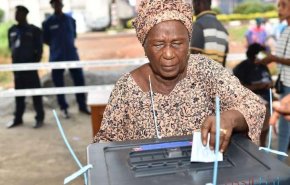 الناخبون في سيراليون يختارون رئيسا جديدا خلفا لكوروما