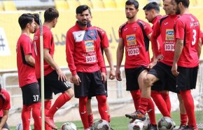 بازیکنان پرسپولیس از نشست پای میز مذاکره طفره می‌روند
