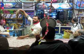 المصريون يحتفلون بـ