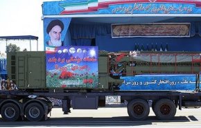 فیلم/ عبور سامانه موشکی اس 300 و سامانه های بومی قرارگاه پدافندهوایی خاتم در رژه روز ارتش