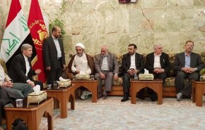 بازدید وزیر دفاع از مراحل توسعه حرم مطهر امام حسین (ع)
