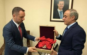 بشار اسد نشان «لژیون دونور» فرانسه را پس داد