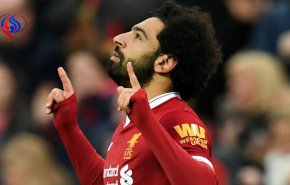 خواستگاری هوادار لیورپول از محمد صلاح از سکوی ورزشگاه+ عکس