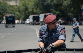 قتيل بمحاولة سرقة مصرف في أرمينيا والمهاجم ضابط شرطة
