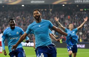 رولاندو يقود مرسيليا الى النهائي لمواجهة أتلتيكو