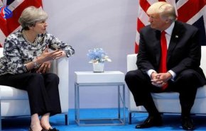 نجوای انگلیسی در گوش ترامپ