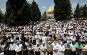 نحو 120 ألف مصل يؤدون الجمعة الأولى من رمضان في الأقصى