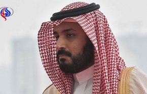پرتاب کفش به ولیعهد عربستان در آمریکا + ویدئو