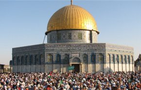 حرکت ده‌ها هزار فلسطینی به سمت مسجد الاقصی در صبح روز «قدس»