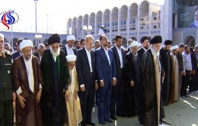 اقامة صلاة عيد الفطر بامامة قائد الثورة الاسلامية
