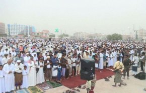 نماز با شکوه عیدسعید فطر در الحدیده + فیلم