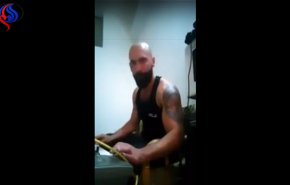 سوري يشعل المواقع بمقطع غنائي لخسارة السعودية!
