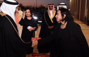 ولي عهد البحرين خصّ الوفد الإسرائيلي بالمصافحة خلال افتتاح أعمال لجنة التراث العالمي
