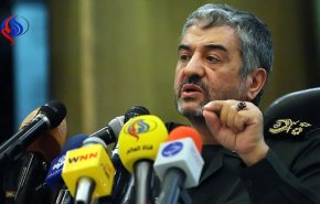 ملت ایران در آستانه تجربه تاریخی مقابله با دسیسه های آمریکاست/ رسوایی ائتلاف جاهلیت عربی در باتلاق یمن