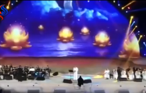 دستگیری یک زن عربستانی به جرم  در آغوش گرفتن خواننده مرد
