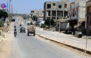 بعد تحريرها من الإرهاب.. الآلاف من الأهالي يعودون إلى بلدة النعيمة بريف درعا
