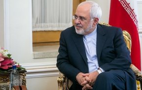 ظریف: بودجه نظامی هنگفت آمریکا توان تأمین امنیت شهروندان این کشور را ندارد