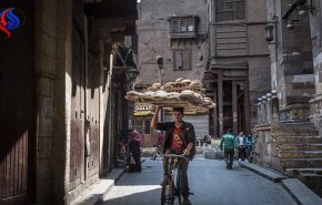 قرض صندوق النقد الدولي يزيد الأعباء على المواطن المصري