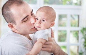 قانون جهانی بغل کردن کودک