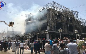 بالفيديو والصور؛ حريق هائل يلتهم بناية كبيرة في النجف 