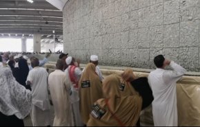 شاهد.. آخر حصوات يرفعها الحجاج في المزدلفة