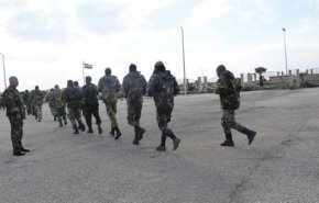 مئات المسلحين ينضمون للجيش السوري في معركة إدلب 