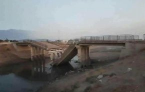 الارهابيون يفجرون جسرين بريف حماة لقطع هذه الطرق..