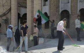 جوانان بصره کنسولگری ایران را آب و جارو کردند +عکس