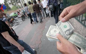 رقابت دلار و سود بانکی؛ سرمایه ها به کدام سو می رود؟