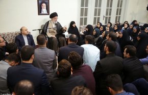 دیدار جمعی از مدال‌آوران کاروان ورزشی ایران در بازی‌های آسیایی اندونزی با رهبر انقلاب
