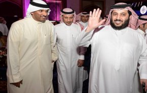 العريفي والقرني ينضمان للمتعاطفين مع آل الشيخ.. ماذا قالا؟
