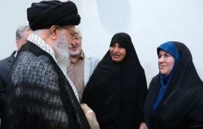 راوی و نویسنده «فرنگیس» با رهبر انقلاب دیدار کردند
