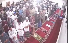شاهد: مصلون داخل مسجد بإندونيسيا حين وقوع الزلزال العنيف!!
