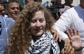 الرئيس التونسي يستقبل الفلسطينية عهد التميمي