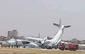 بالصورة... اصطدام طائرتين في مطار الخرطوم
