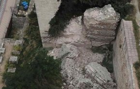 بالصور.. انهيار برج تاريخي في إسطنبول!!
