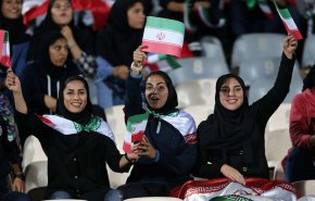 الإيرانيات في ملعب 